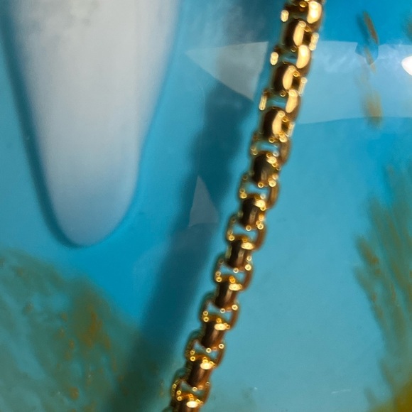 Louis Vuitton Gold lock and key No. 304 Necklace - Picture 2 of 10